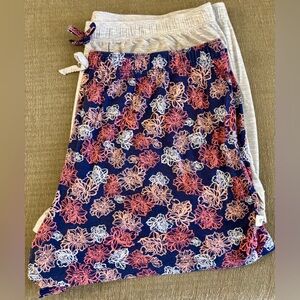 Set of 2 Ladies Sleep Shorts Comfort Stretch Fit, in Gray and Floral Pattern